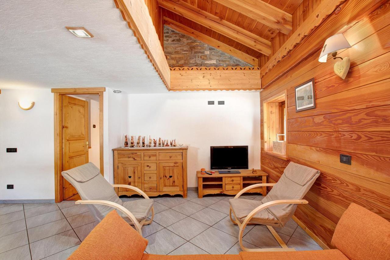 Chalet Vista Monte Bianco ลาซัลเล ภายนอก รูปภาพ