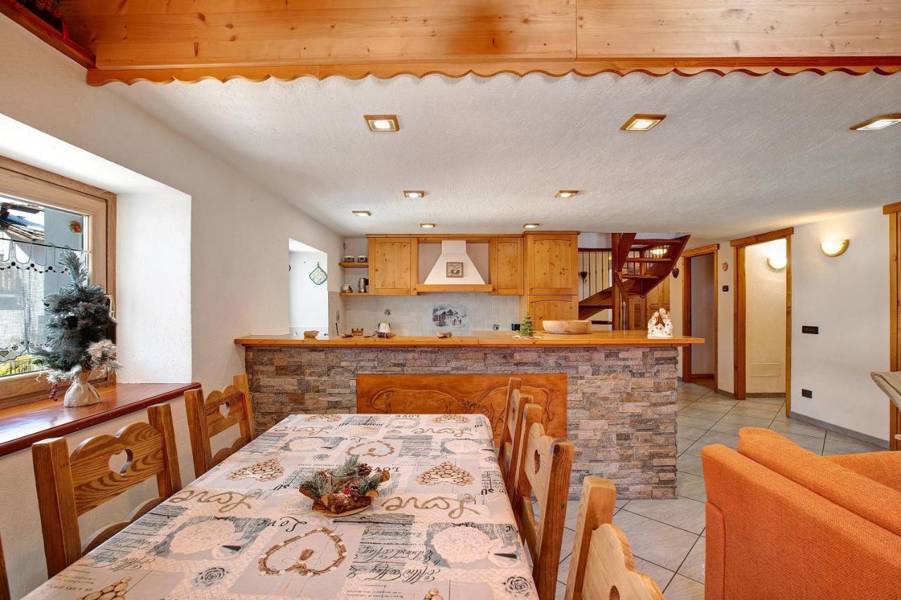 Chalet Vista Monte Bianco ลาซัลเล ภายนอก รูปภาพ