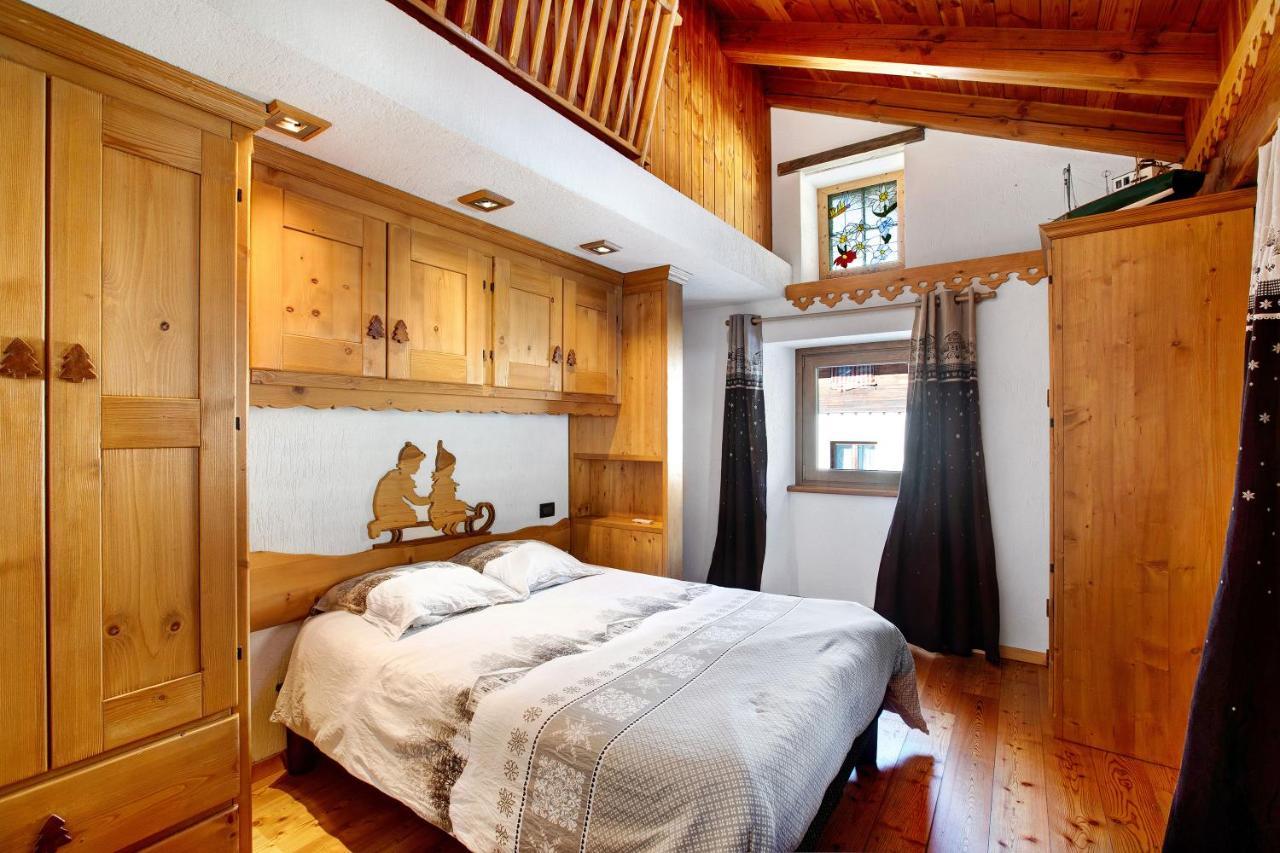 Chalet Vista Monte Bianco ลาซัลเล ภายนอก รูปภาพ