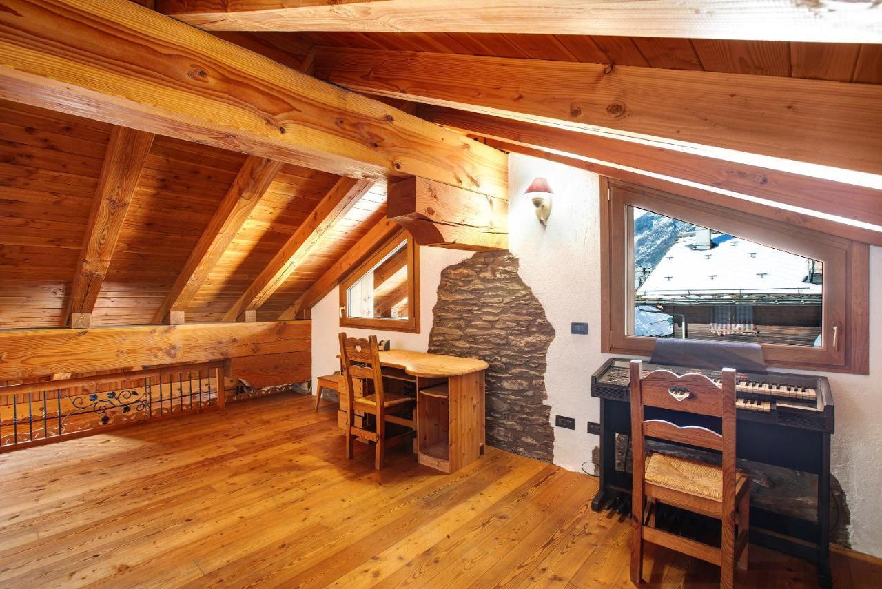 Chalet Vista Monte Bianco ลาซัลเล ภายนอก รูปภาพ