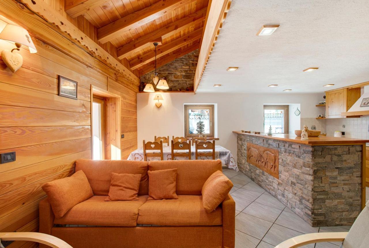 Chalet Vista Monte Bianco ลาซัลเล ภายนอก รูปภาพ