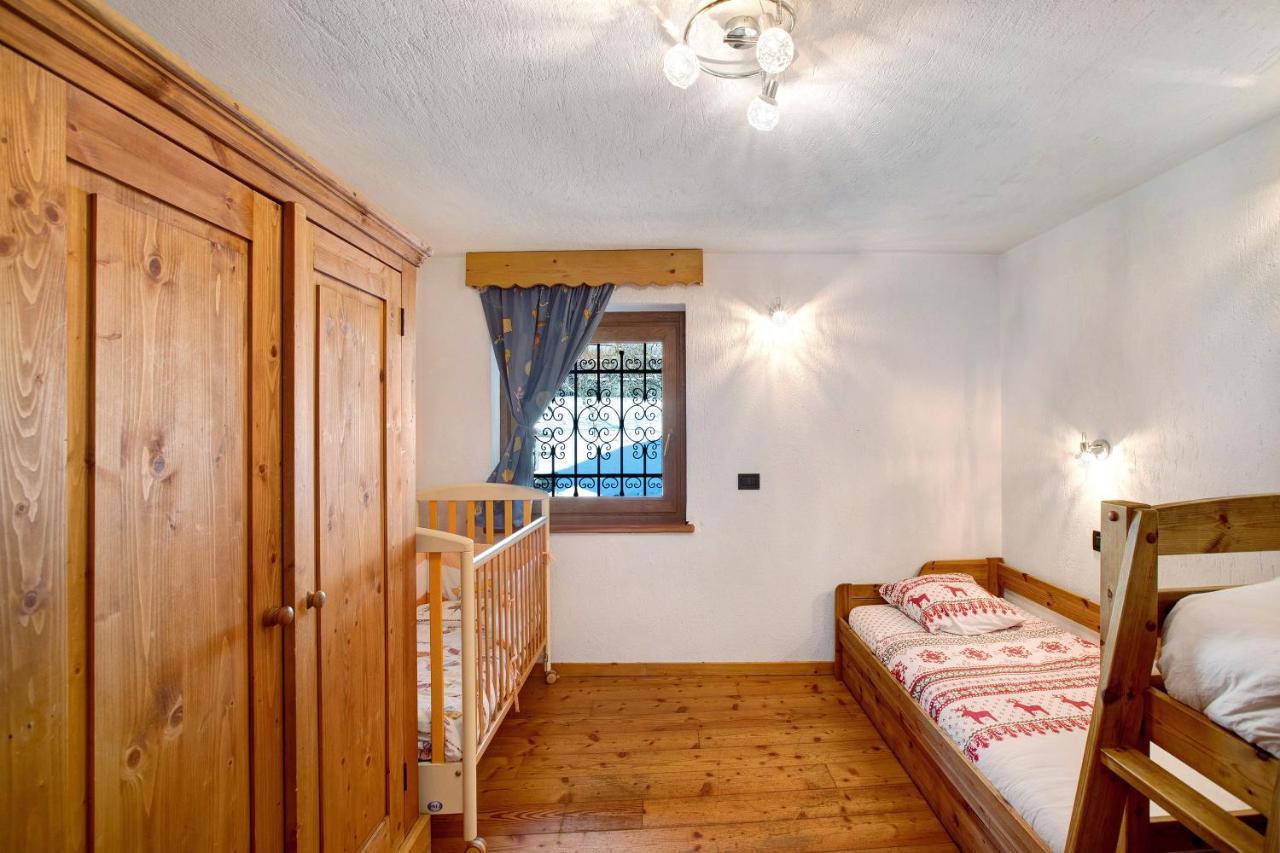 Chalet Vista Monte Bianco ลาซัลเล ภายนอก รูปภาพ