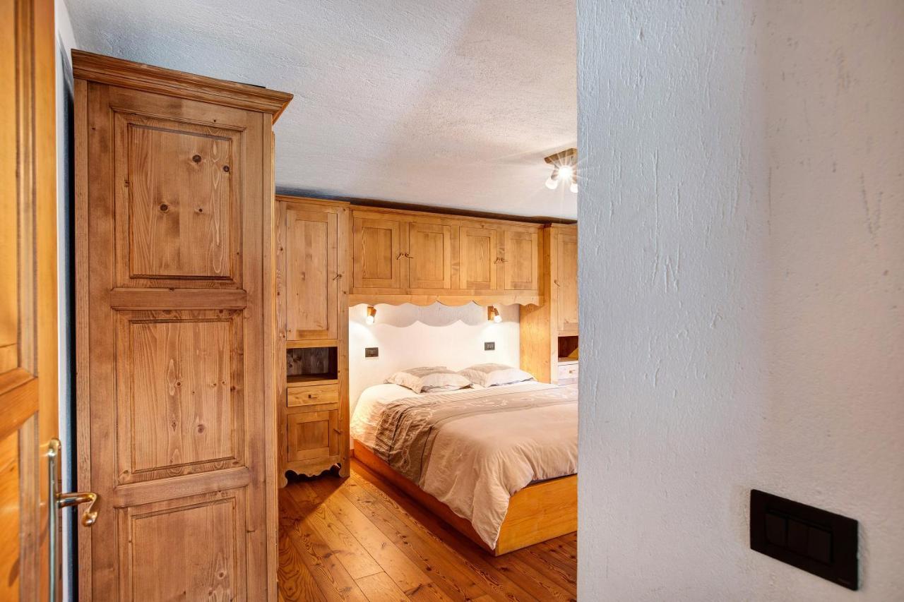Chalet Vista Monte Bianco ลาซัลเล ภายนอก รูปภาพ