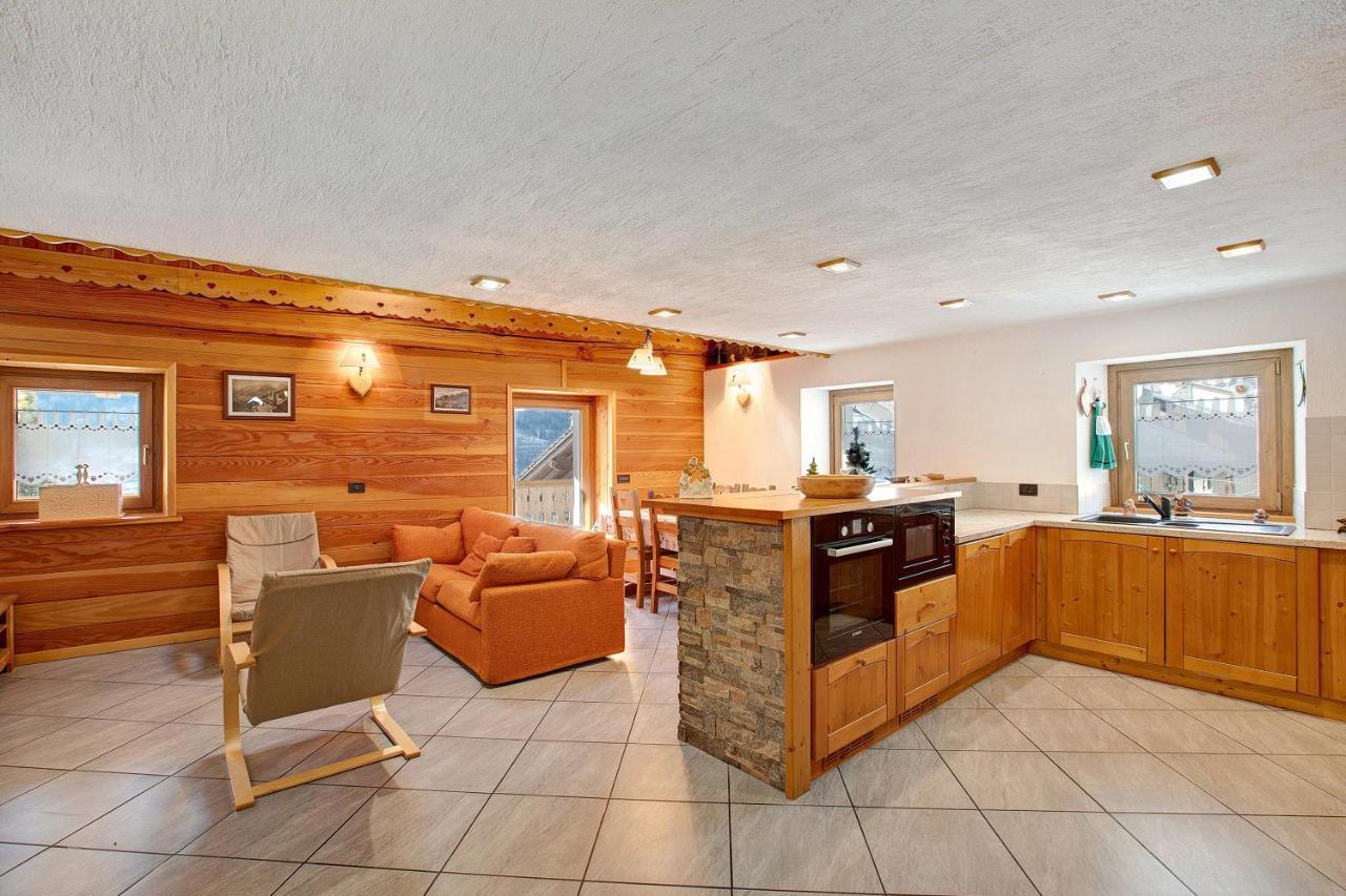 Chalet Vista Monte Bianco ลาซัลเล ภายนอก รูปภาพ