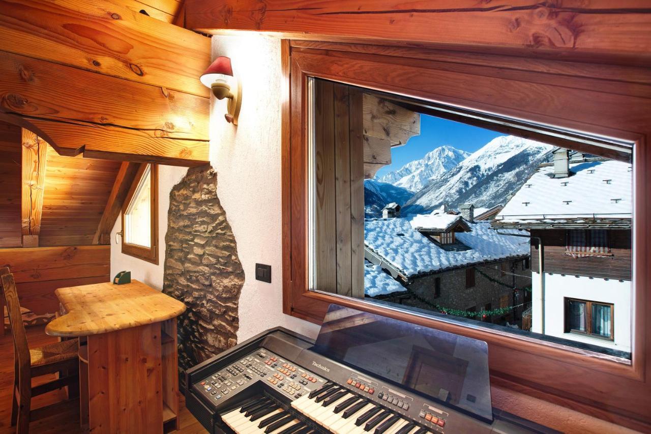 Chalet Vista Monte Bianco ลาซัลเล ภายนอก รูปภาพ
