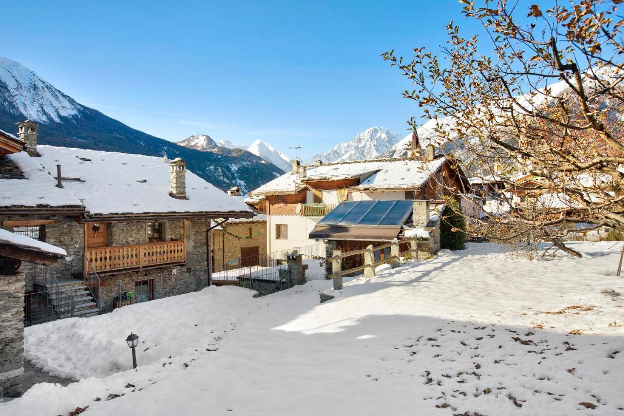 Chalet Vista Monte Bianco ลาซัลเล ภายนอก รูปภาพ